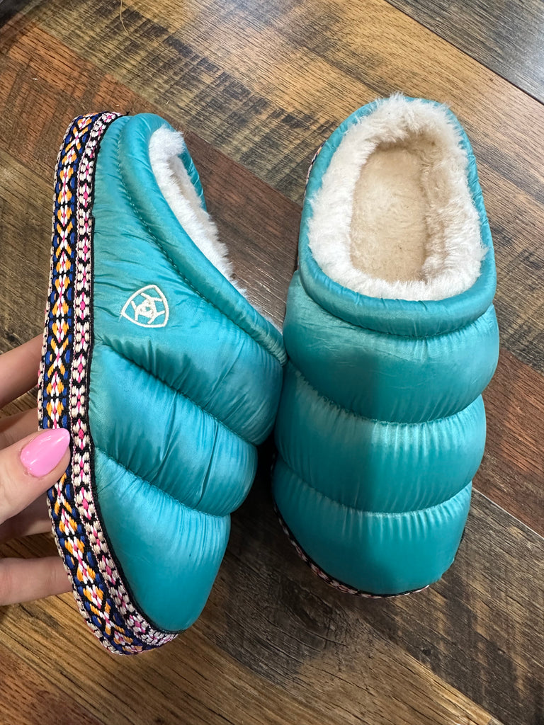 Kids Ariat slippers size medium(3/4)